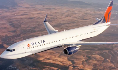 man charged for kissing a male flight attendant on Delta flight, tells him he’s beautiful