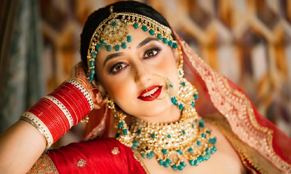 designer-hoop-nose-ring-belongs-to-the-wedding-season-jewel-fashion