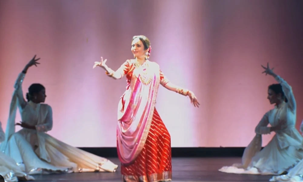 Nita Ambani dances in Nita Mukesh Ambani Cultural Centre At Mumbai