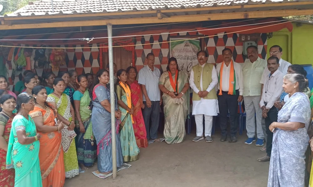 Union Minister Sripada Nayka doing election campaign for Roopali Naik at karwar