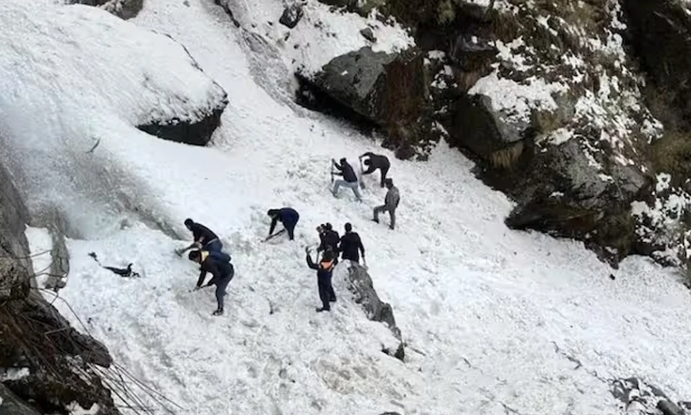 Sikkim Avalanche and 6 people dead still 150 tourists are still stranded