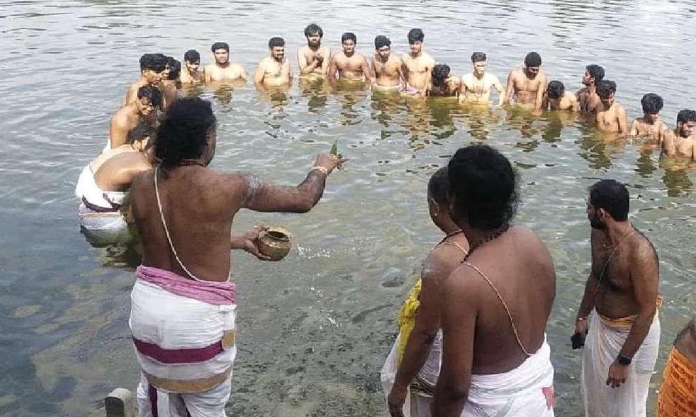 Five temple priests drown in temple lake during ceremony in Tamil Nadu