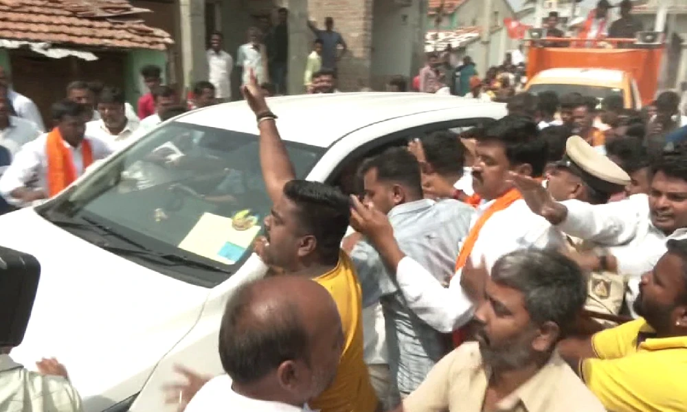 Somanna's car attacked by Congress workers in Varuna village, Mysore. Karnataka Election updates.