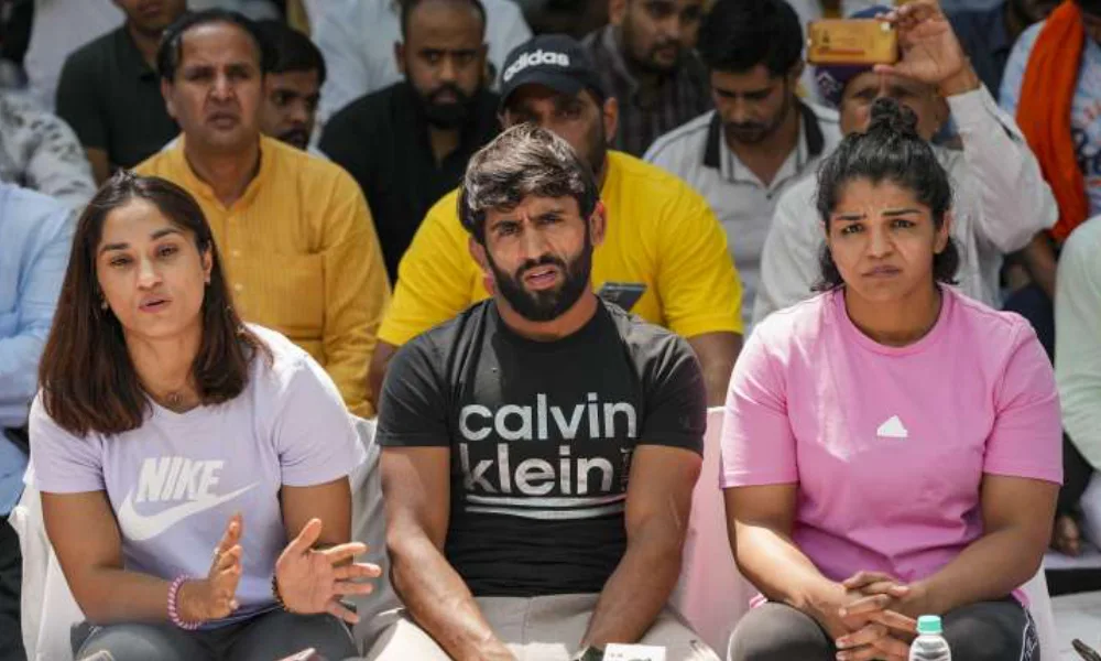 WRESTLERS PROTEST: Supreme Court issues notice to Delhi Police for not registering FIR against Brijbhushan