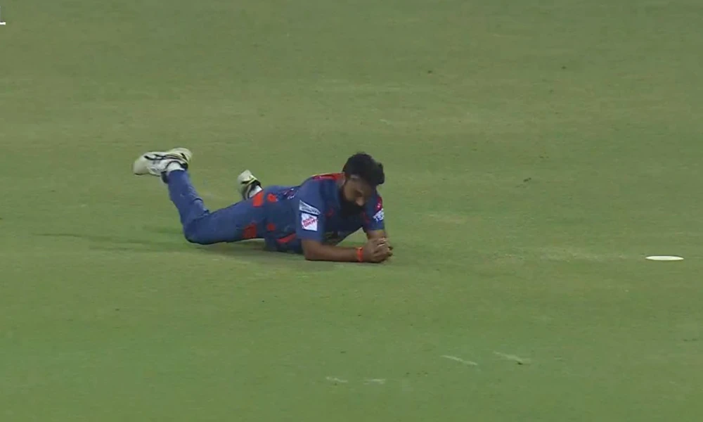 Amit Mishra is 40 years old, caught the catch by diving!