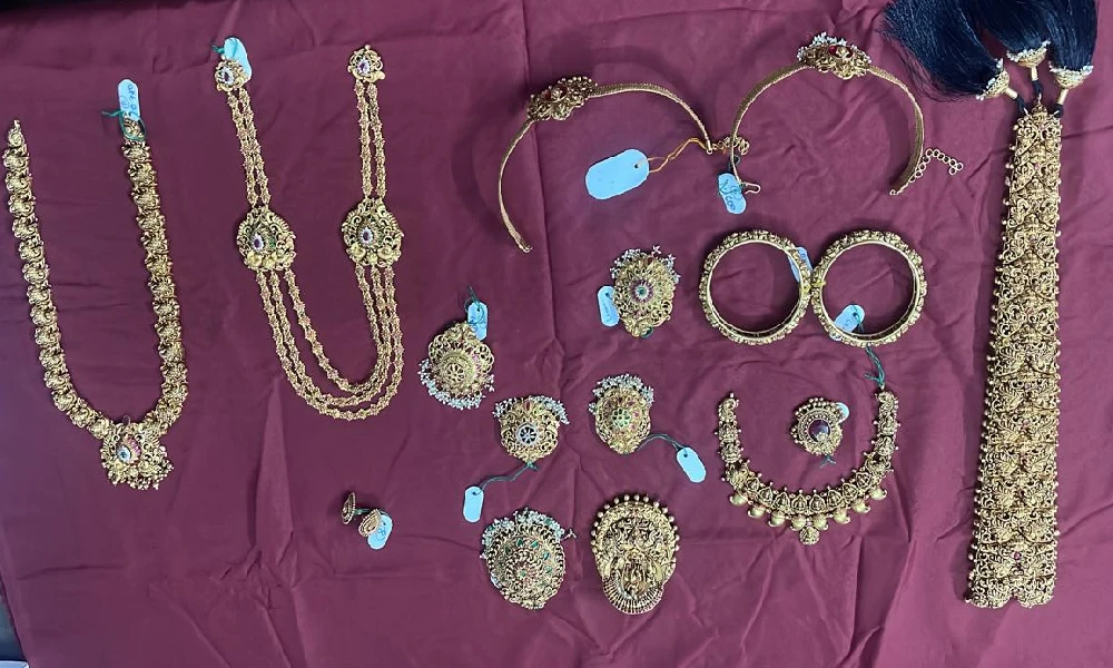 Gold ornaments worth Rs 44 lakh seized in Dharwad