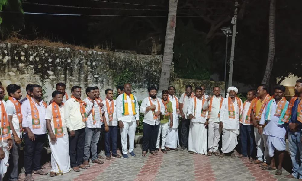 Karnataka elections 2023 29 members of Gurugunta gram panchayat join BJP