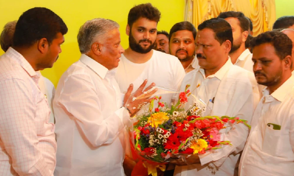 V Somanna seeks support of Kapu Siddalingaswamy Karnataka Election 2023 updates