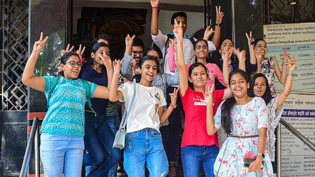 karnataka politicians congratulated puc students who passed the exam