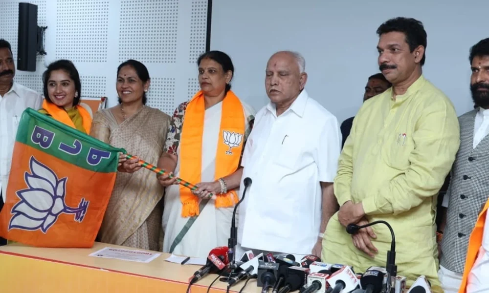 Veteran Congress leader Kagodu Thimmappa’s daughter Rajanandini joins BJP
