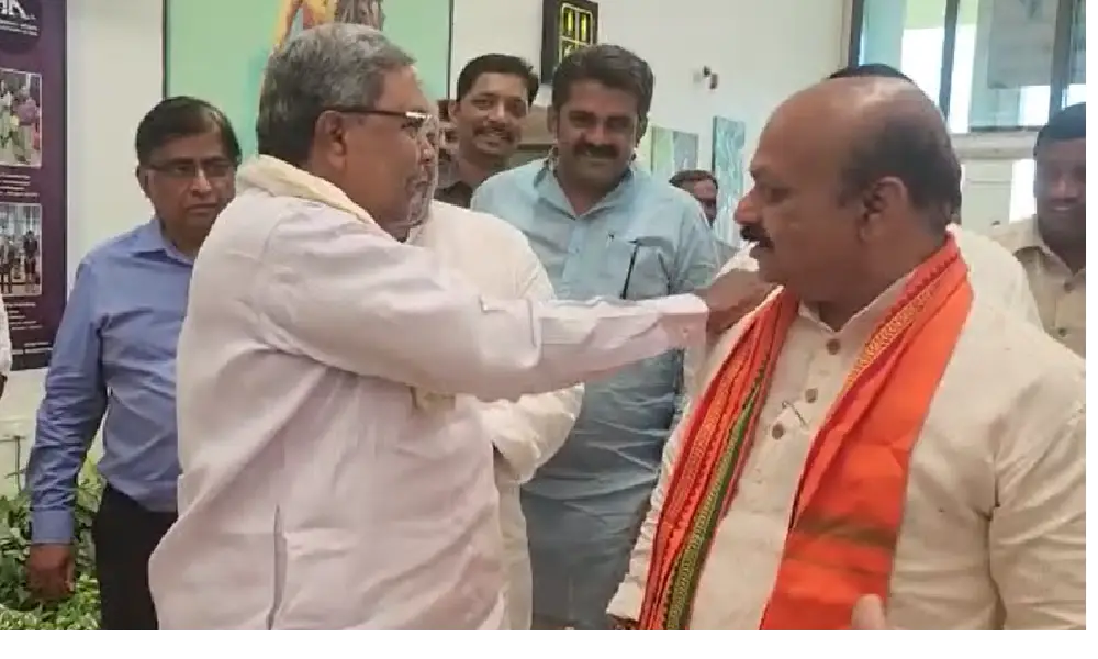 cm bommai and siddaramaiah meet each other at hubballi airport and complement each other