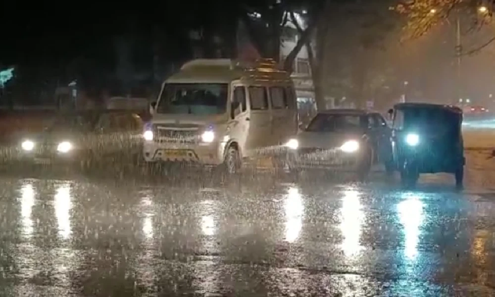 Thunderstorm squall is likely to occur in these 9 districts in the next 48 hours Rain lashes Bengaluru by evening