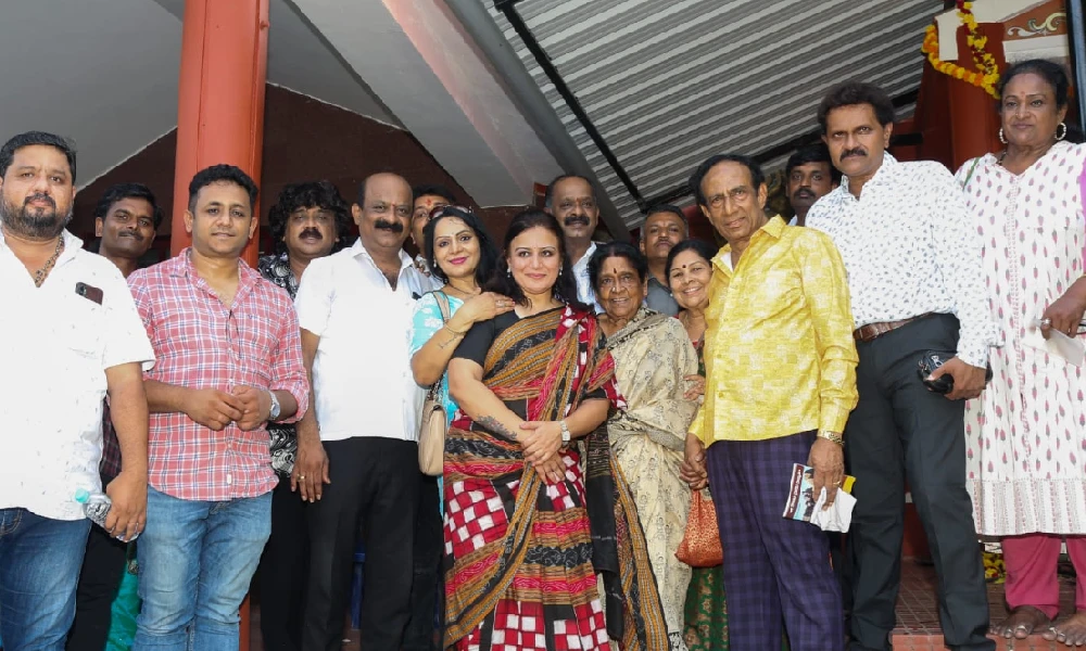 Kannada artistes in actress Leelavathi home