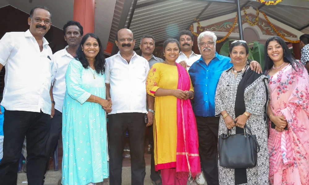 Kannada artistes in actress Leelavathi home in Bangalore
