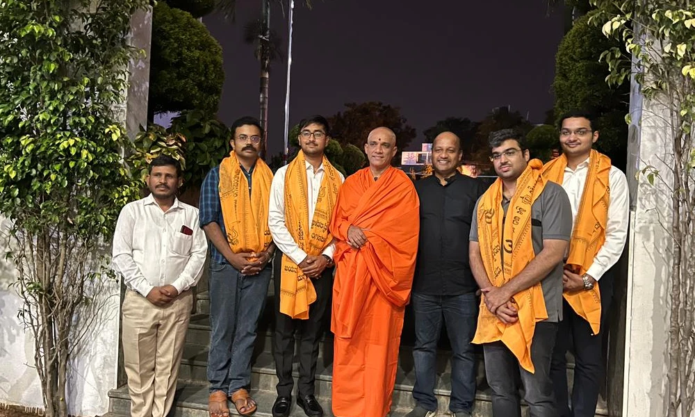 UPSC aspirants with nirmalananda swamiji in bangalore