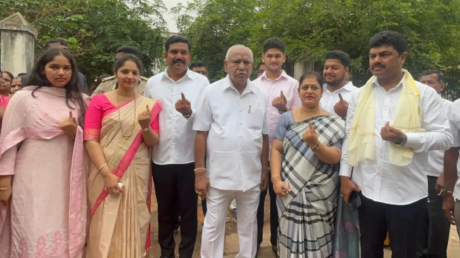 karnataka-election: BSY goes ot polling center with family