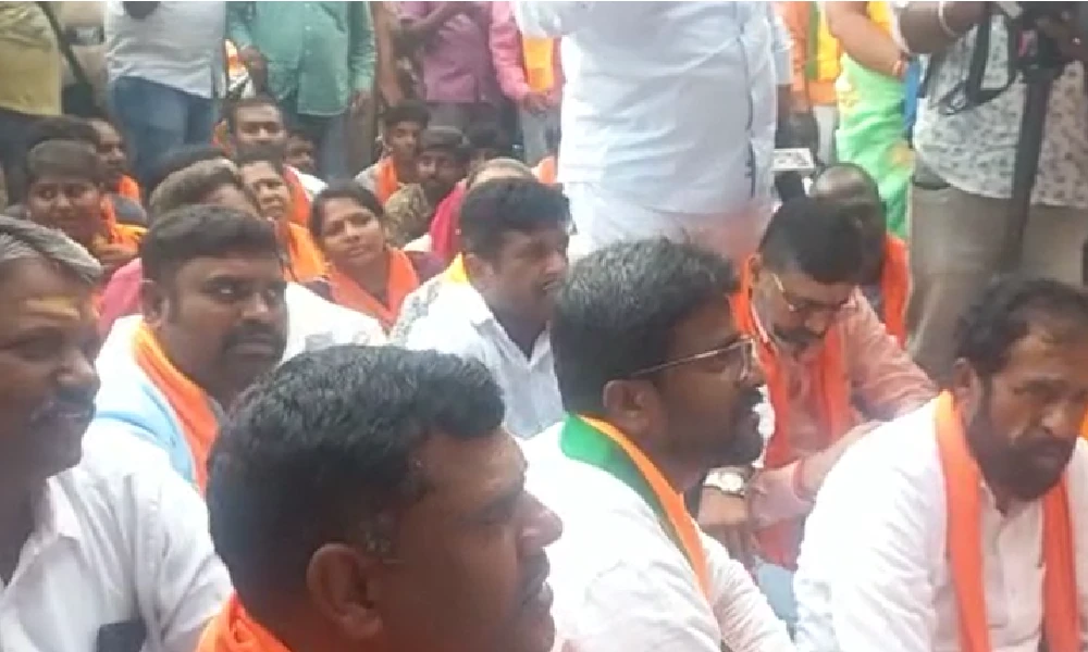 BTM Layout Ruckus Sridhar Reddy leads protest demanding arrest of culprits Karnataka Election updates