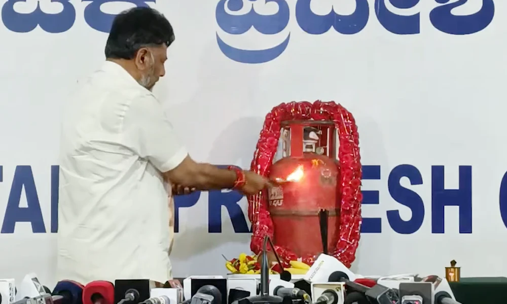 DK Shivakumar performs gas cylinder puja, Follow modi's 2014 strategy