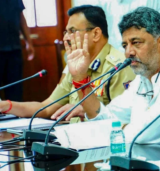 d k shivakumar warns police officers to not saffronise department