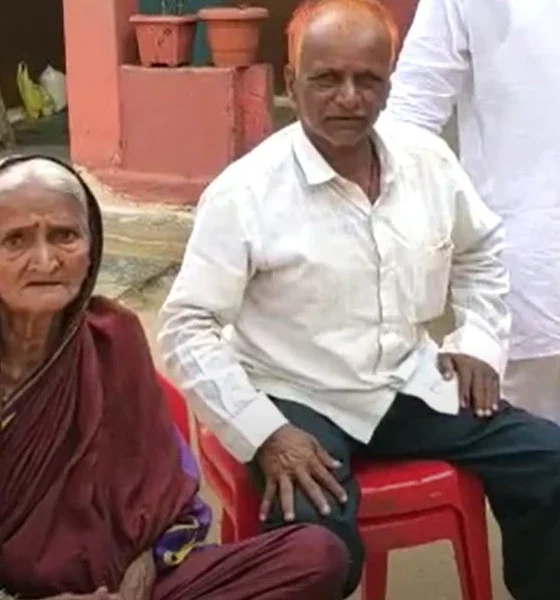 85 year old woman hold protest in front of polling station in Mundargi