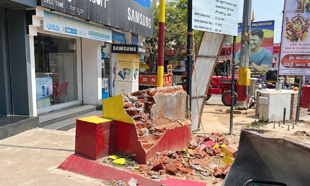 removal of Kannada flag pole in Shivamogga