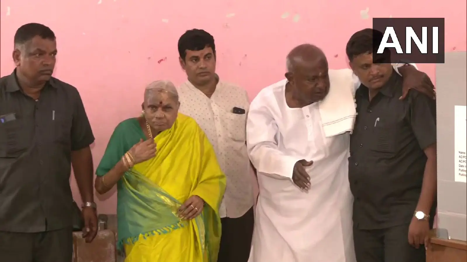 karnataka-election: Former PM HD Devegowda casts vote at Hassan