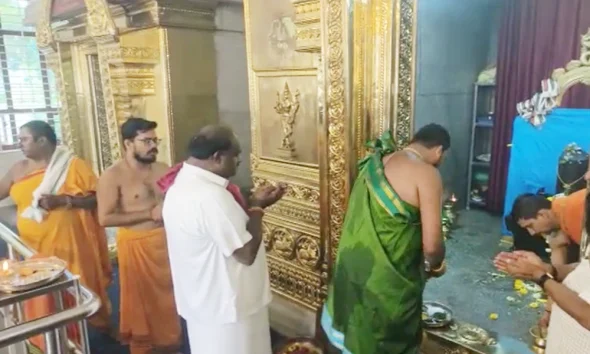 HD Kumaraswamy in HSR layout temple