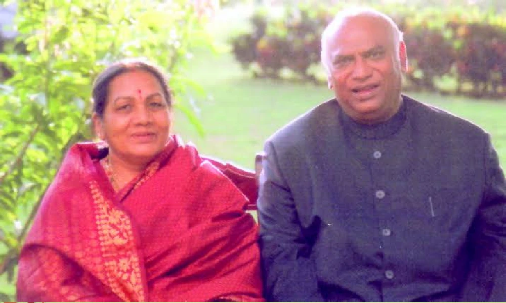 Mallikarjun Kharge's 58th wedding anniversary celebration while Congress is winning