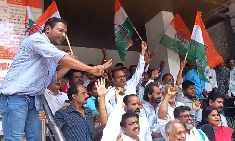 Congress workers celebrate in Mangaluru
