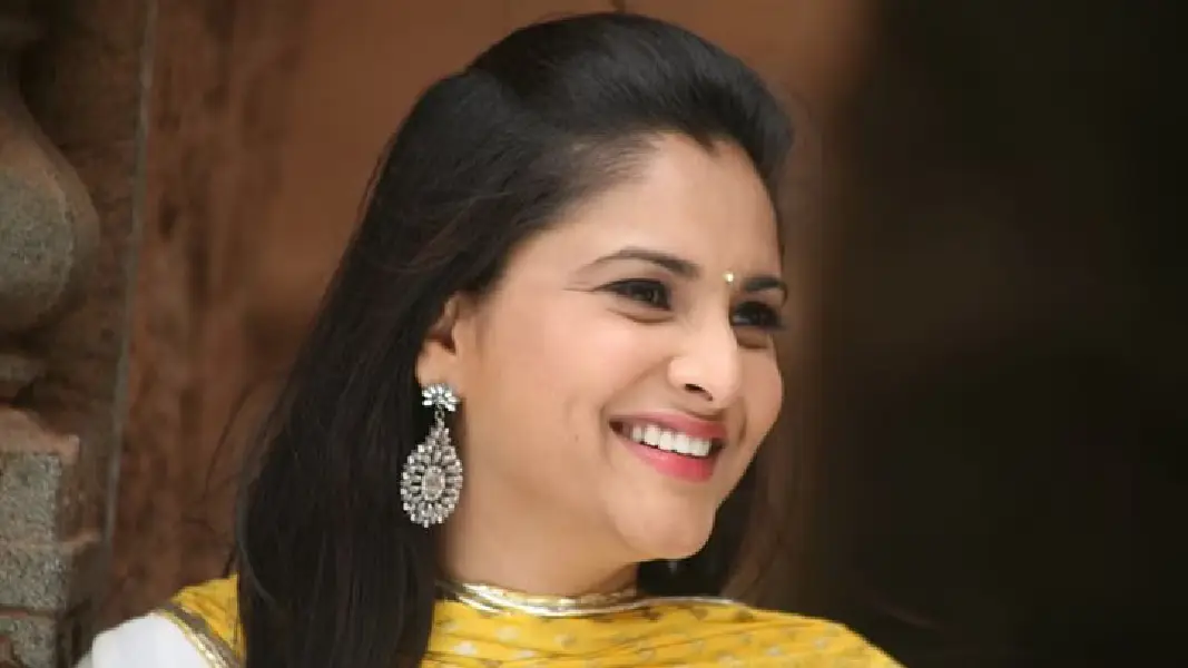 actress ramya asks Mandya people to find a boy for her marriage