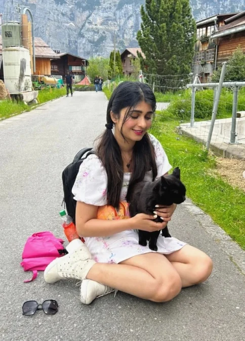 ADITI PRABHUDEVA with cat Star Travel Fashion