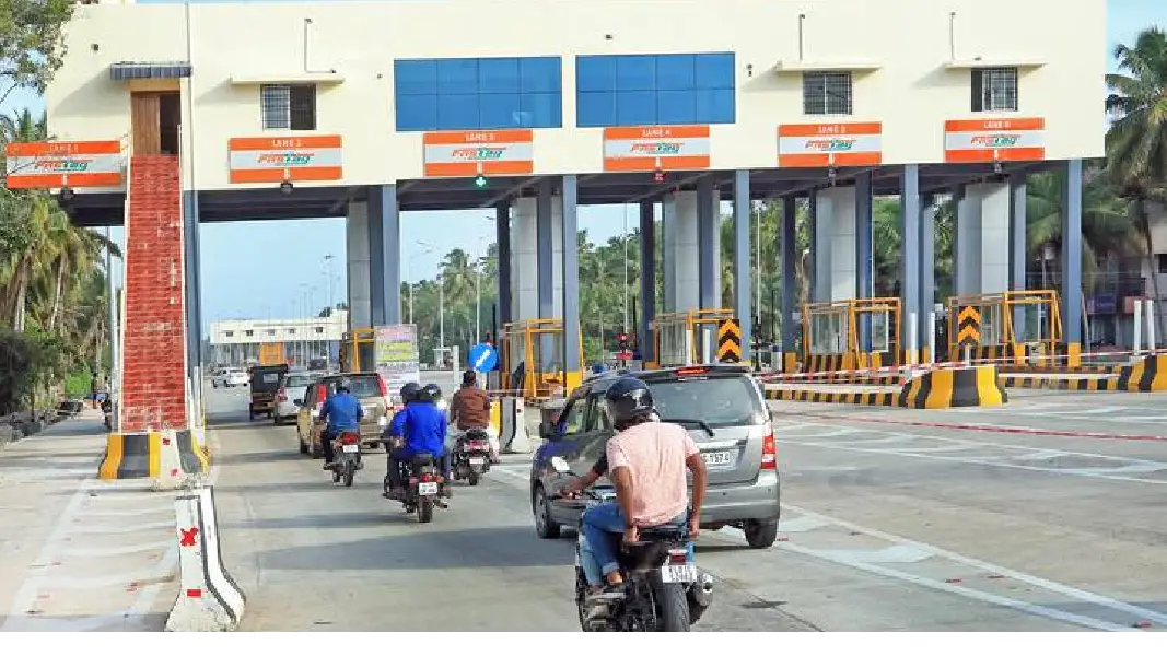 highway-toll: Toll company asked to pay 8000 rupees for taking 10 rupees extra