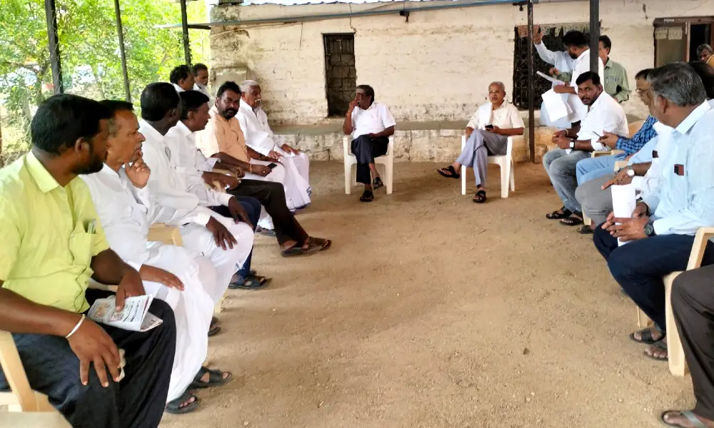 BJP candidate from Yadagiri Constituency Venkatareddy Mudna meeting with the leaders