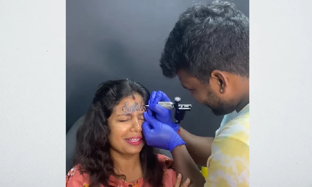 Viral Video: Woman Gets Tattoo Of Husband’s Name On Forehead, People Call It True Love
