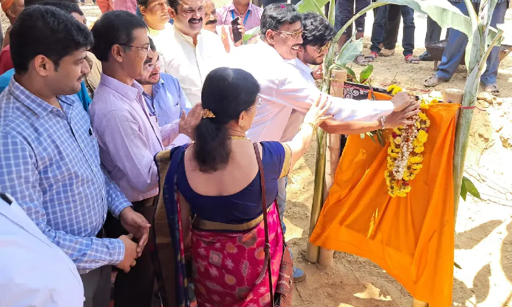 Unveiling nameplate of lake in sirsi