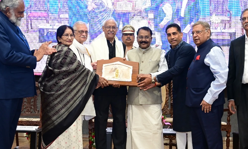 Jnanpith Award given to Damodar Maujo