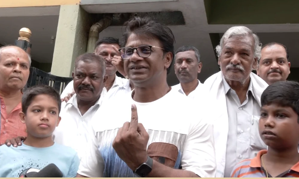 Actor Duniya vijaye voting