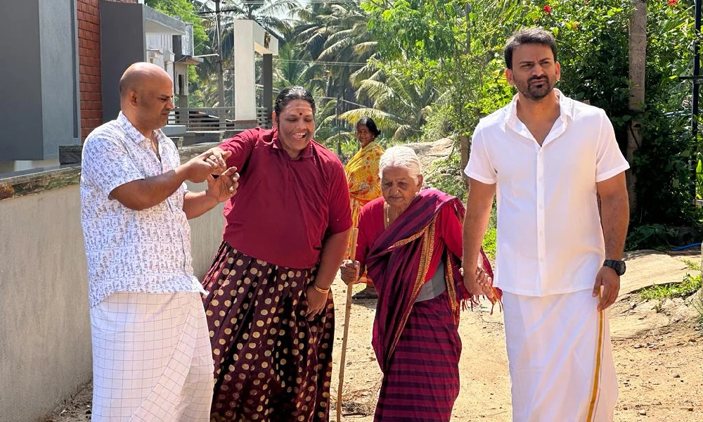 Actor dolly dhananjay Voting