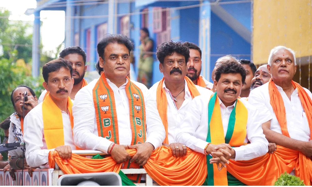 BJP campaigns in Govindaraja nagar and Vijayanagar Road show by Minister Ashwathnarayana