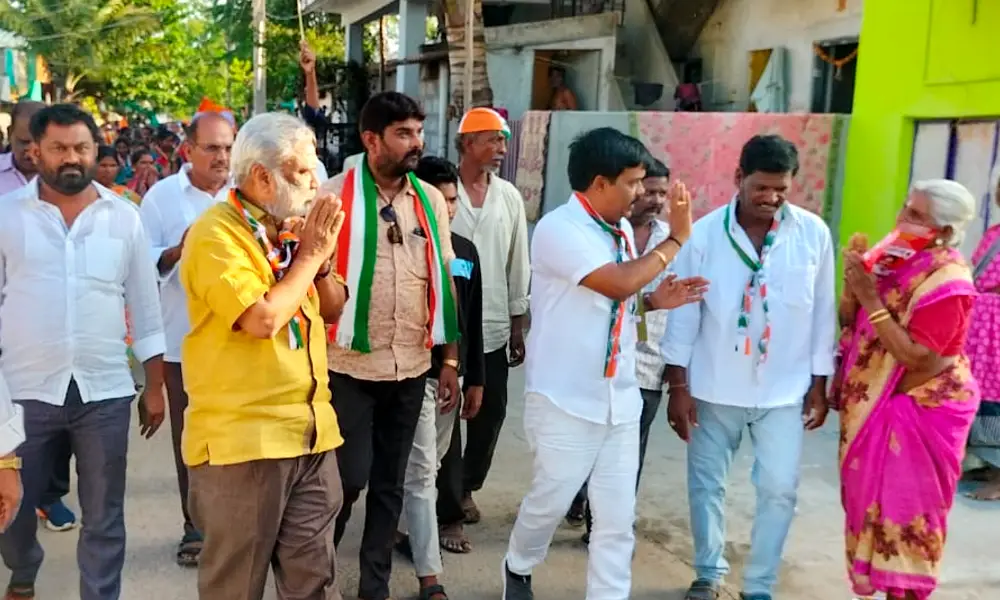 Karnataka election 2023 Congress candidate leader Nara Pratap Reddy is campaigning in various places in Ballari city
