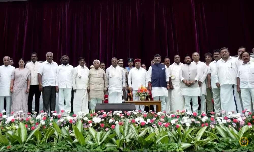 CM Siddaramaiah and DCM DK Shivakumar with newly inducted cabinet ministers in bengaluru rajbhavan