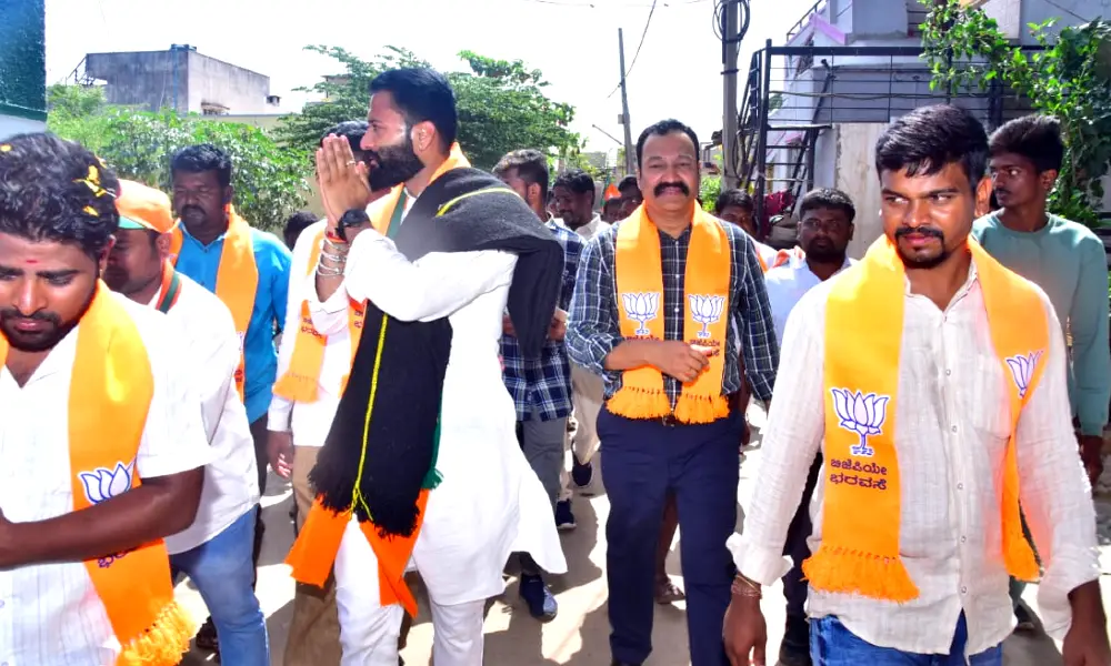 Karnataka election 2023 BJP candidate Siddhartha Singh is campaigning door to door in various wards of Vijayanagar constituency