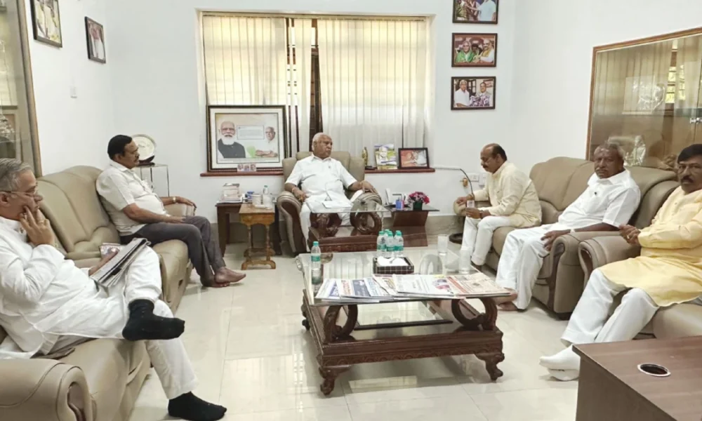 Karnataka Election 2023 Ahead of results, BJP leaders meet at Yediyurappas residence