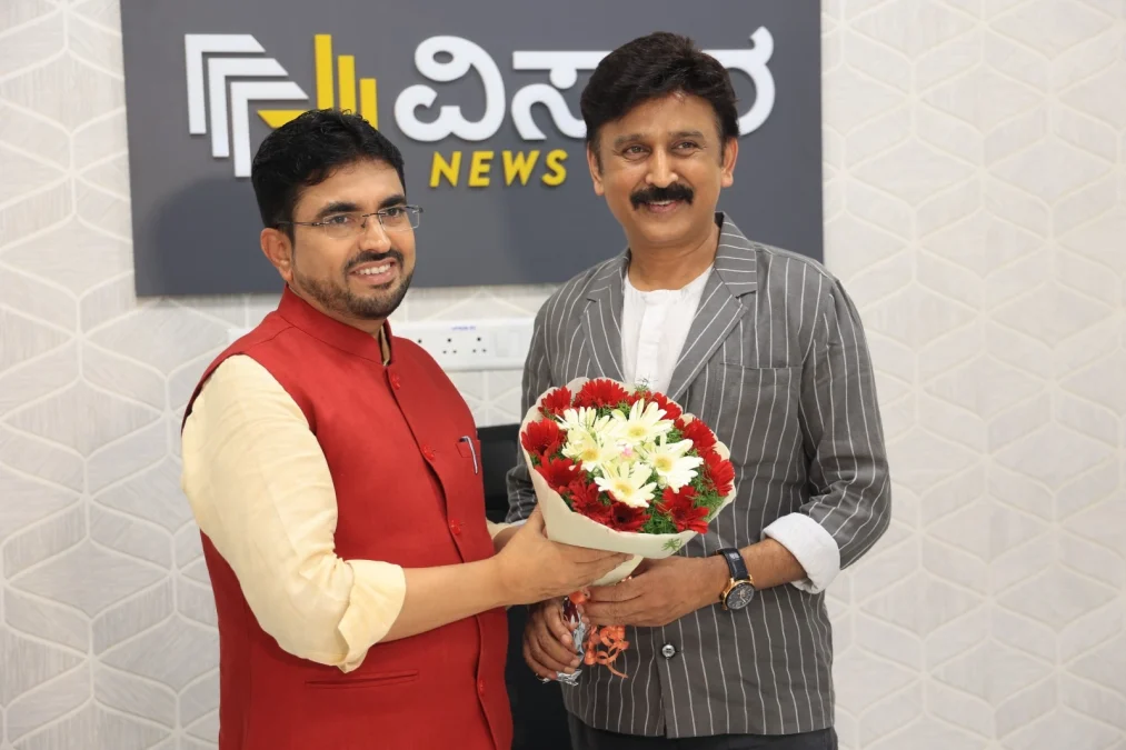 Actor Ramesh Aravind with vistara news Editor in Chief and CEO Hariprakash Konemane 