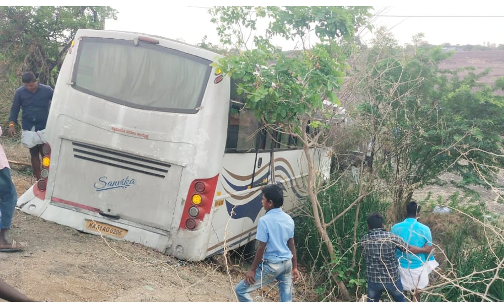 Private bus accident near manvi in raichur district