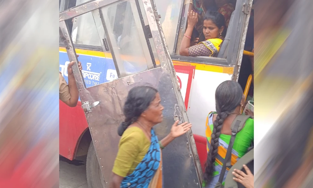 women who broke the bus door