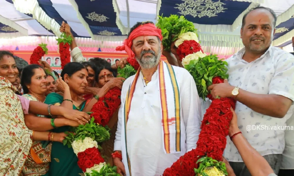 DK Shivakumar felicitated by congress workers