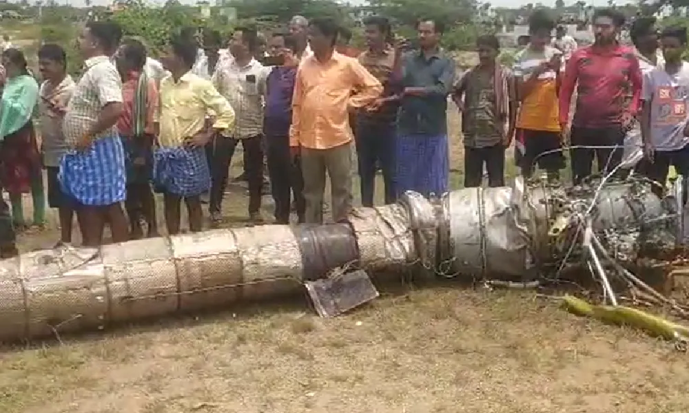 Jet crashes in Chamarajanagar Two pilots survive by jumping through parachute