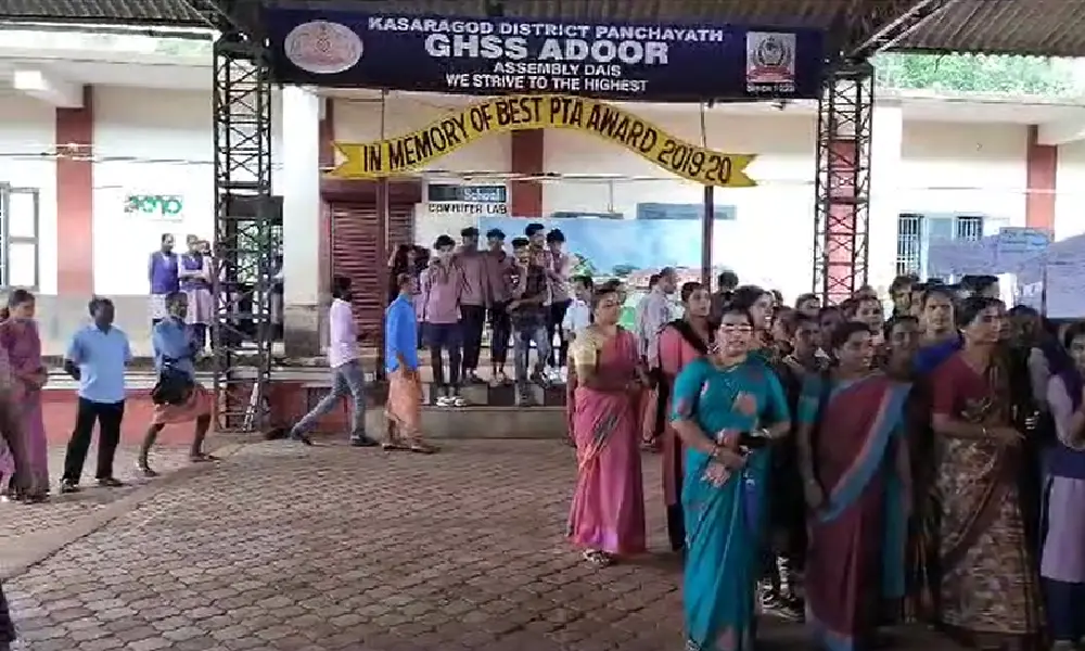 Malayalam teacher appointed for Kannada in Kasargod Govt School