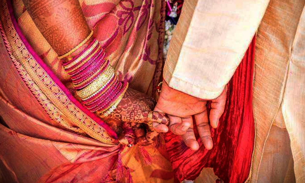 Man helps wife to elope with her lover In Maharashtra